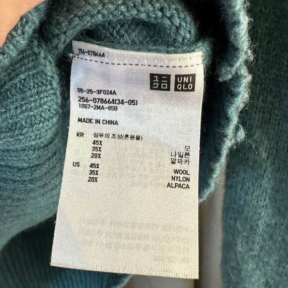 Uniqlo 100% Wool Lightweight Crewneck Sweater - Picture 3 of 4